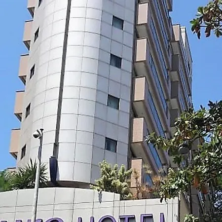 C104 - Apto com serviços próximo as praias de Ipanema e Copacabana Apartamento